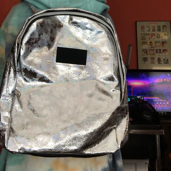 silver/holo mini-ish tigi backpack - Picture 3 of 3